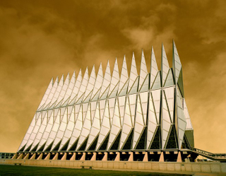 Illustration for article titled The Most Science-Fictional Buildings on Earth, Transported to Other Planets